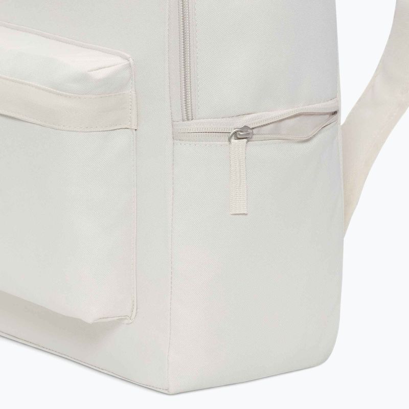 Rucsac Nike Heritage 25 l light orewood brn/summit white 5