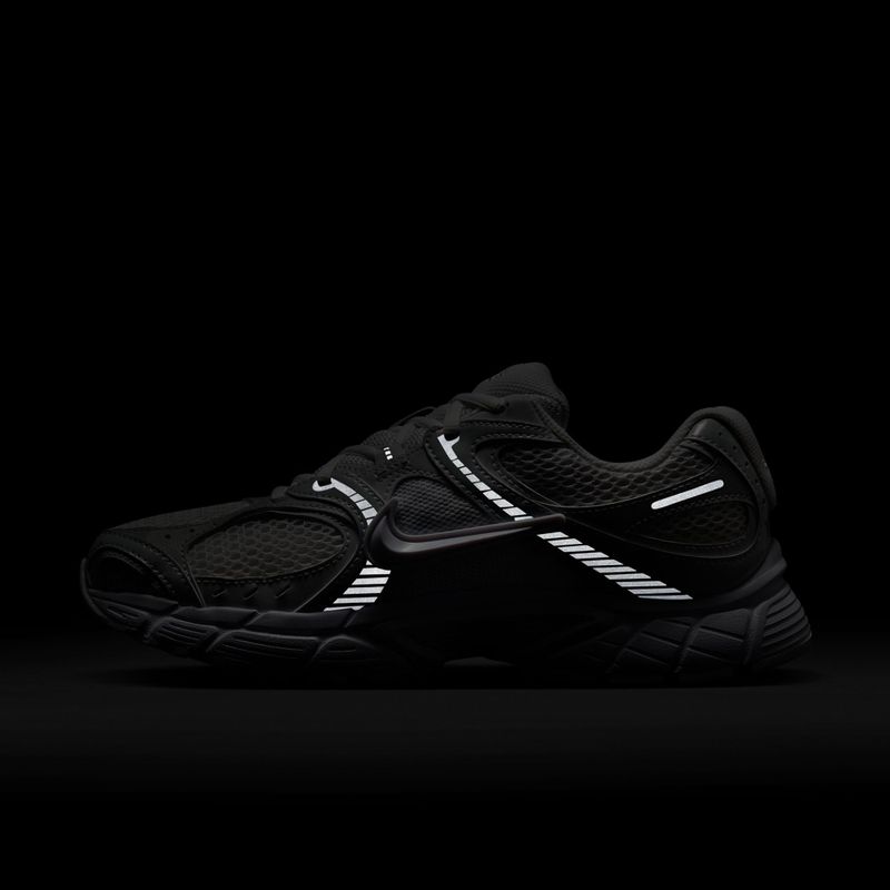 Încălțăminte pentru femei Nike V5 RNR white/black/metallic silver/white 9