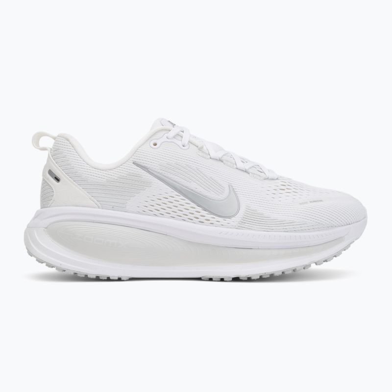 Încălțăminte de alergare pentru femei Nike Vomero 18 white/photon dust/metallic silver 2