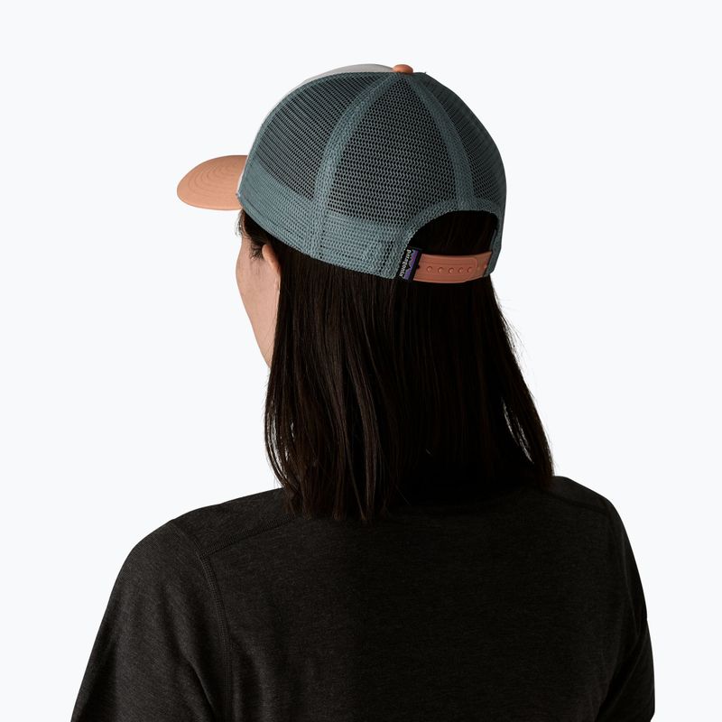 Șapcă cu cozoroc Patagonia P-6 Logo LoPro Trucker white w/peach sherbet 3