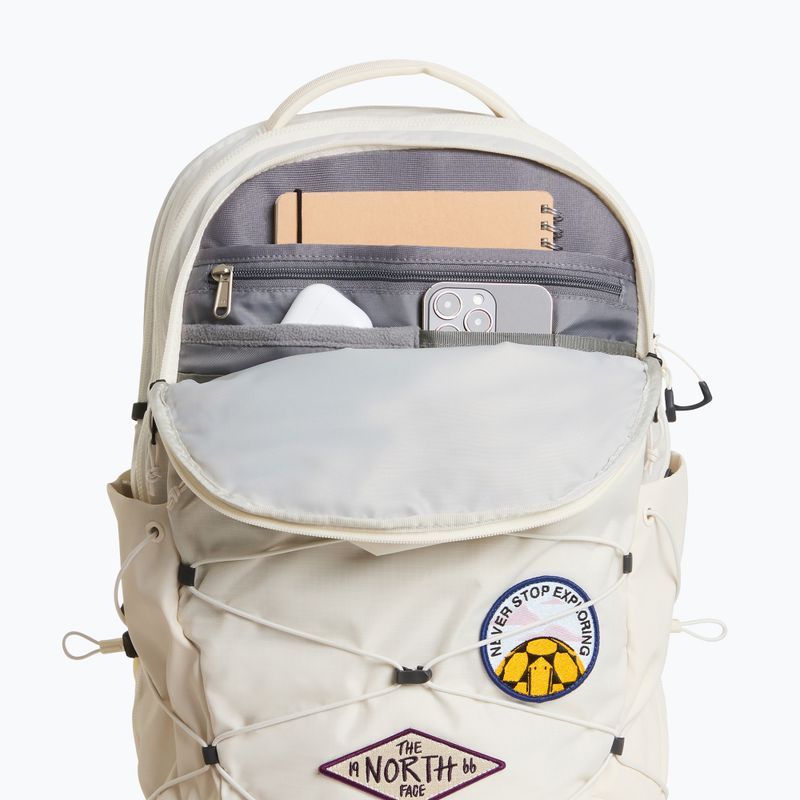 Rucsac de oraș The North Face Borealis Patch 21 l white dune/patch 5