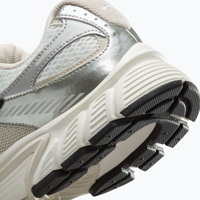 Încălțăminte pentru femei Nike V5 RNR summit white/sail/black/light orewood brown 8