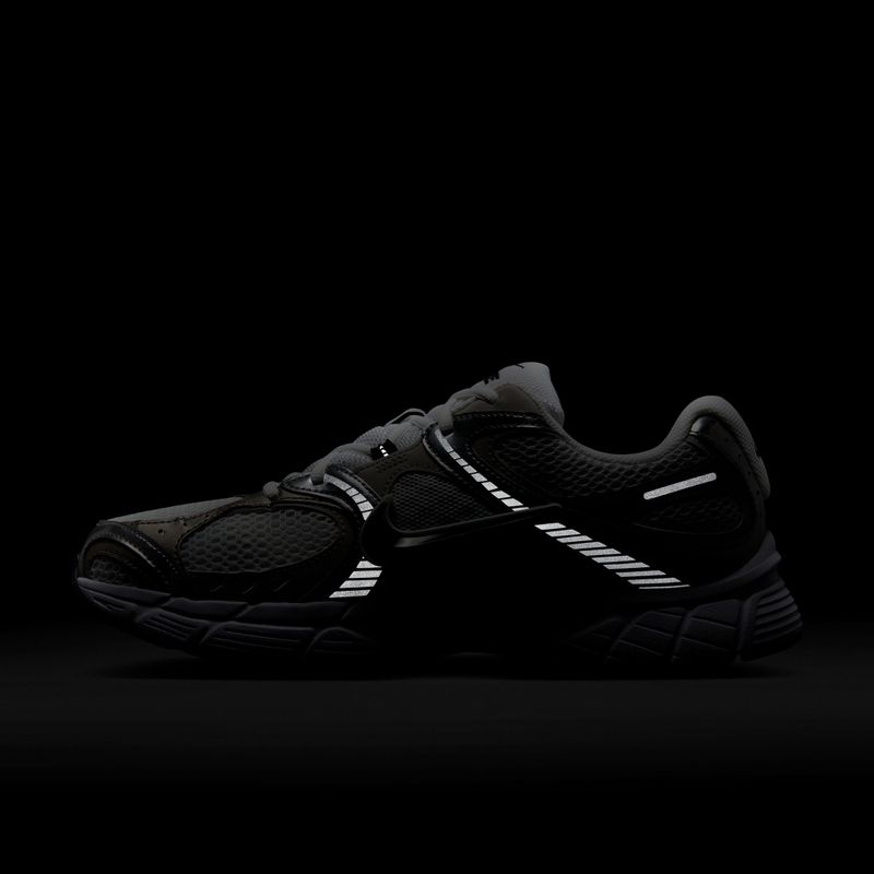 Încălțăminte pentru bărbați Nike V5 RNR white/vast grey/college grey/black 5