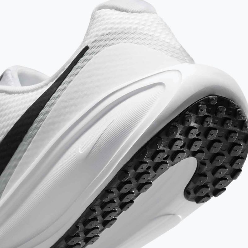 Încălțăminte de alergare pentru femei Nike Revolution 8 Extra Wide white/pure platinum/black 16