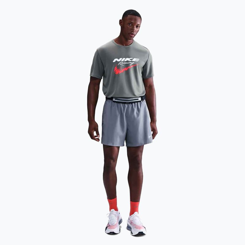 Tricou de alergare pentru bărbați Nike Miler Dri-Fit UV smoke grey 2