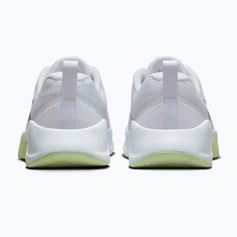Încălțăminte de antrenament pentru femei Nike MC Trainer 3 white/metallic silver/barely volt 4