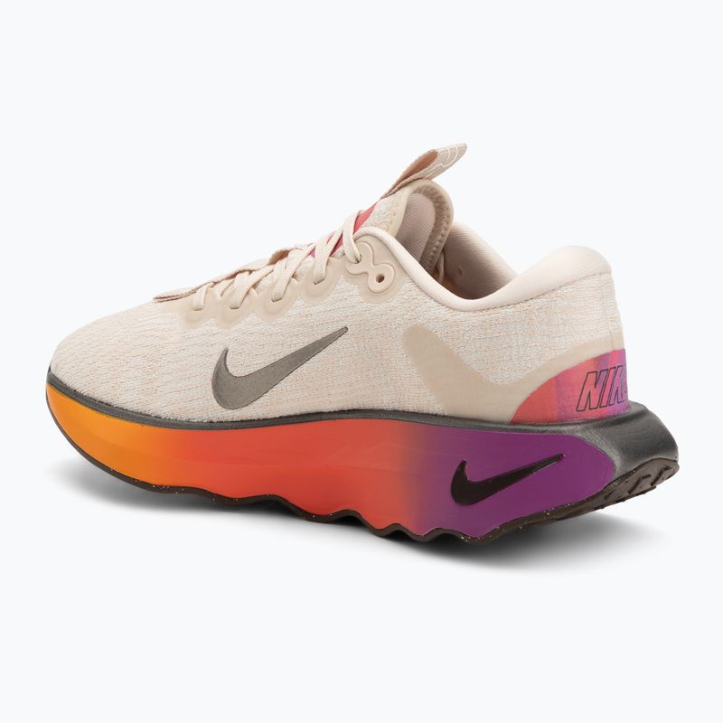 Încălțăminte de antrenament pentru femei Nike Motiva SE pearl white/pale ivory/vivid purple/mtl gold grain 3