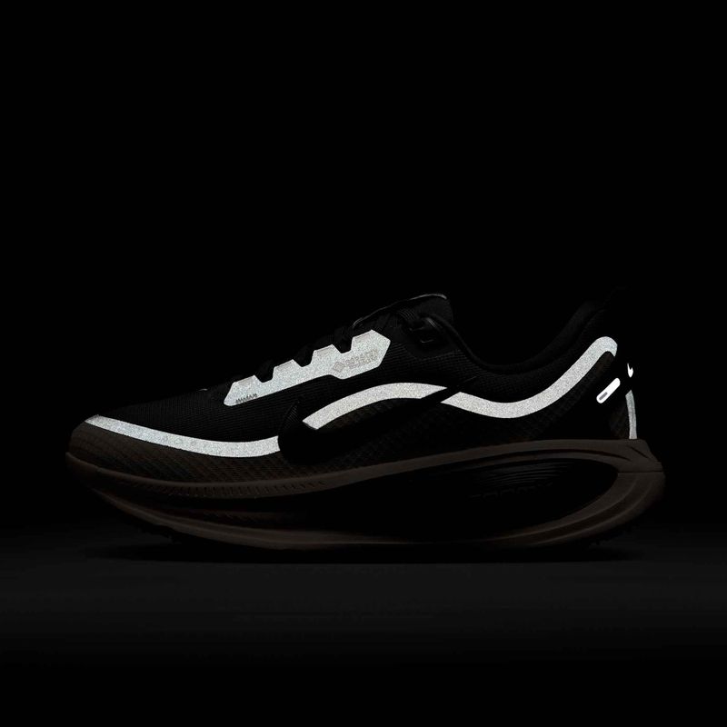 Încălțăminte de alergare pentru femei Nike Vomero 18 GORE-TEX black/crimson tint/black/black 8