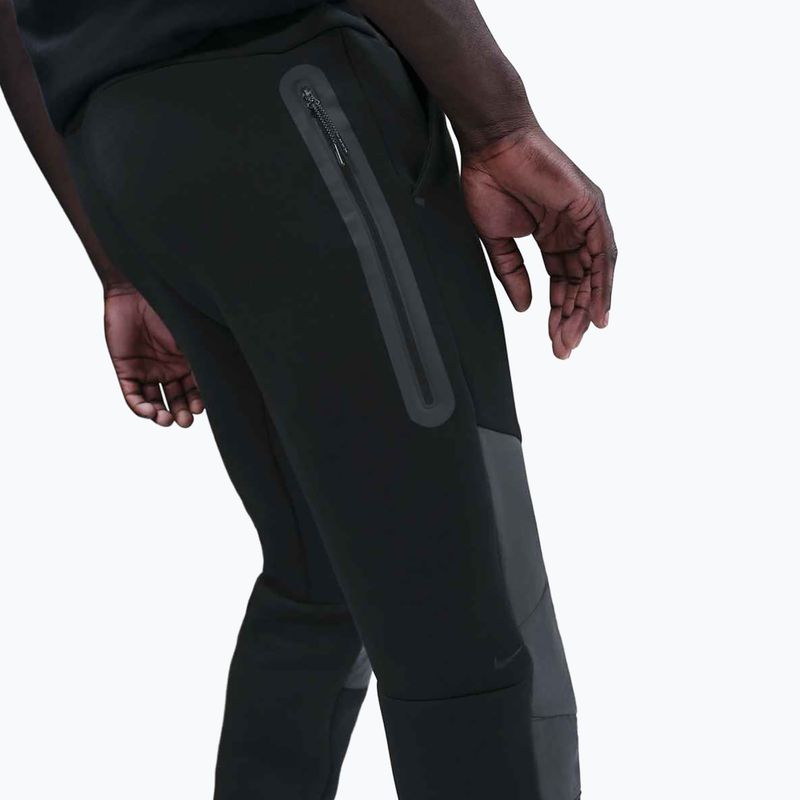 Pantaloni pentru bărbați Nike Tech Joggers black/dark smoke grey/metallic gold 5