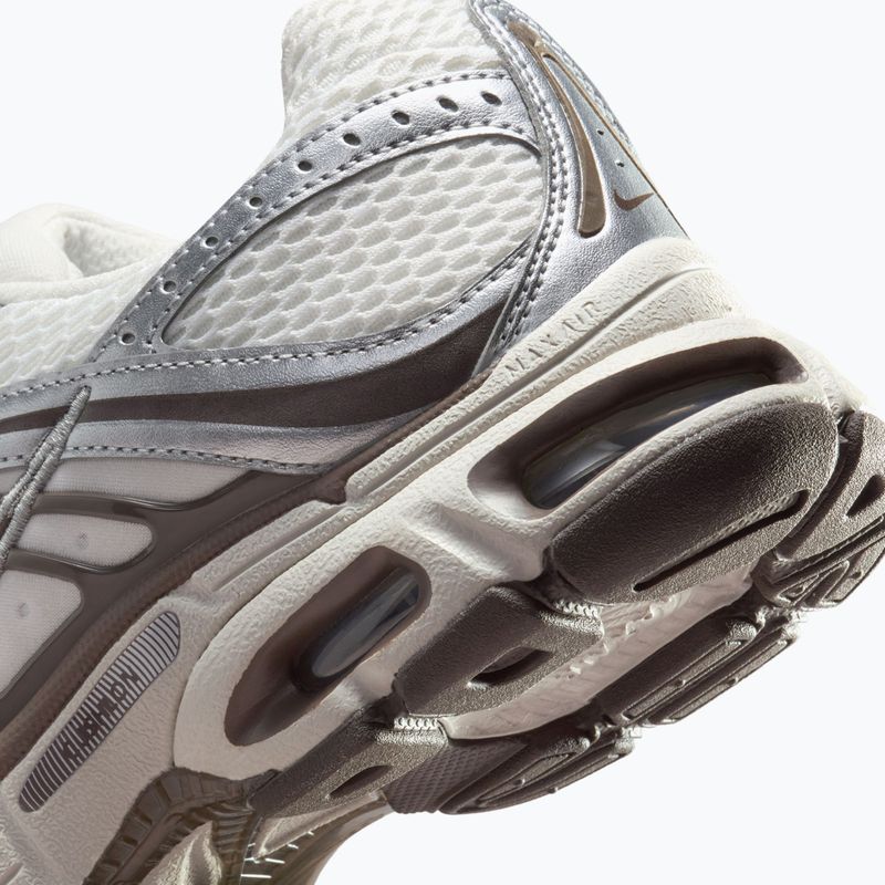 Încălțăminte pentru femei Nike Air Max Moto 2K phantom/metallic silver/baroque brown 4