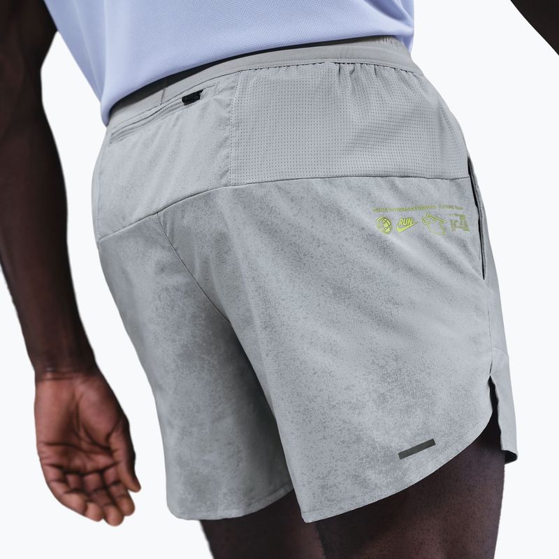 Pantaloni scurți de alergare pentru bărbați Nike Stride Brief-Lined 5" Light Smoke Grey 5