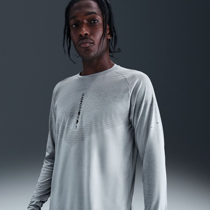 Longsleeve de alergare pentru bărbați Nike Stride Dri-Fit ADV light smoke grey 3