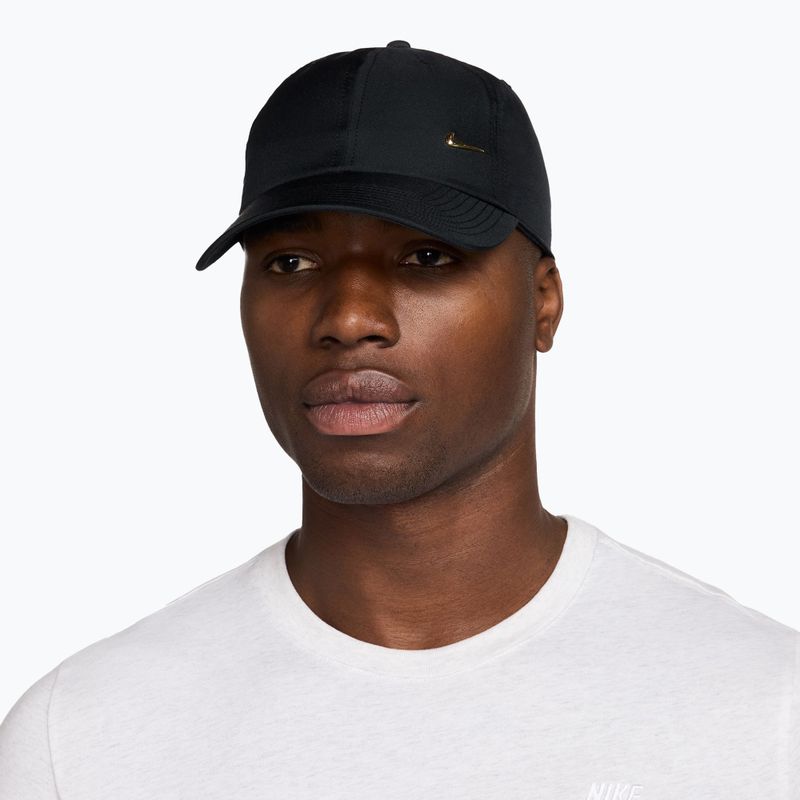 Șapcă Nike Dri-Fit Club Unstructured Metal Swoosh black/metallic gold 3