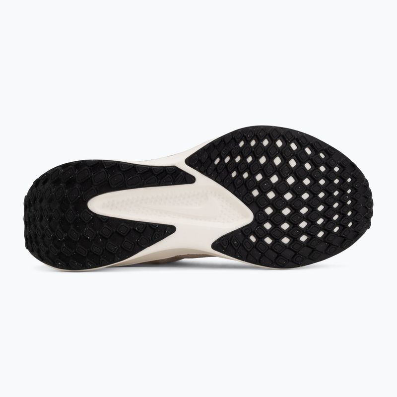 Încălțăminte de alergare pentru femei Nike Quest 6 light khaki/sail/metallic gold/off noir 4