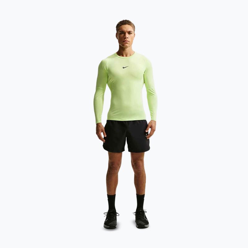 Bluză de antrenament cu mânecă lungă pentru bărbați Nike Pro Dri-Fit Tight Fitness light liquid lime/black 2