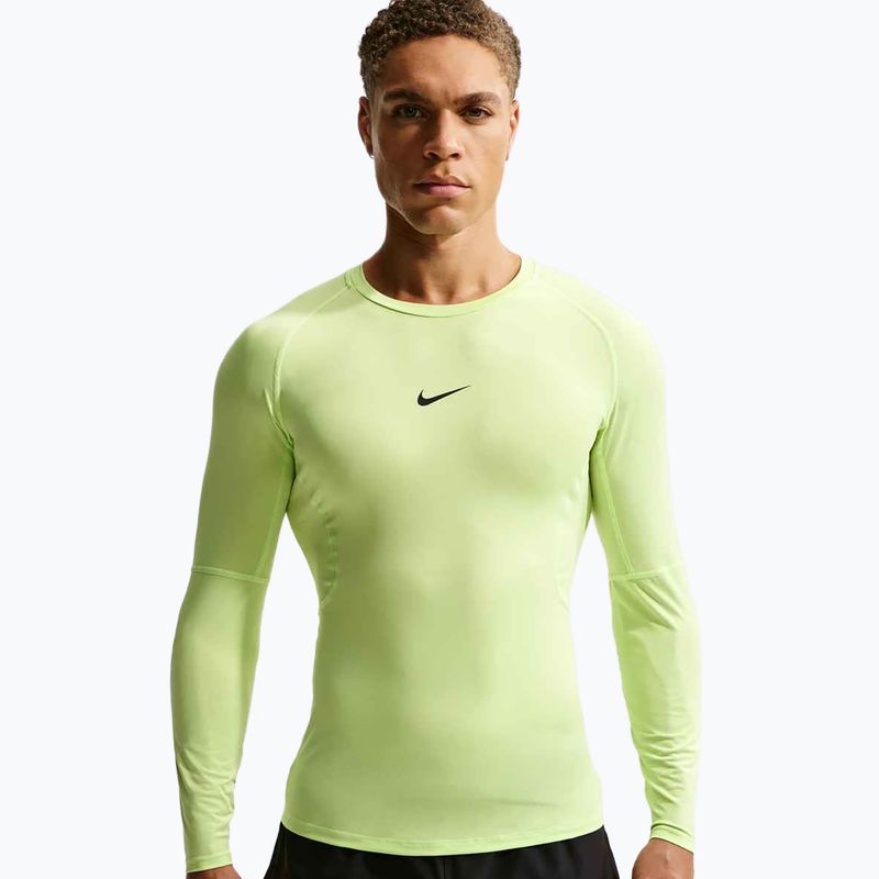 Bluză de antrenament cu mânecă lungă pentru bărbați Nike Pro Dri-Fit Tight Fitness light liquid lime/black 4