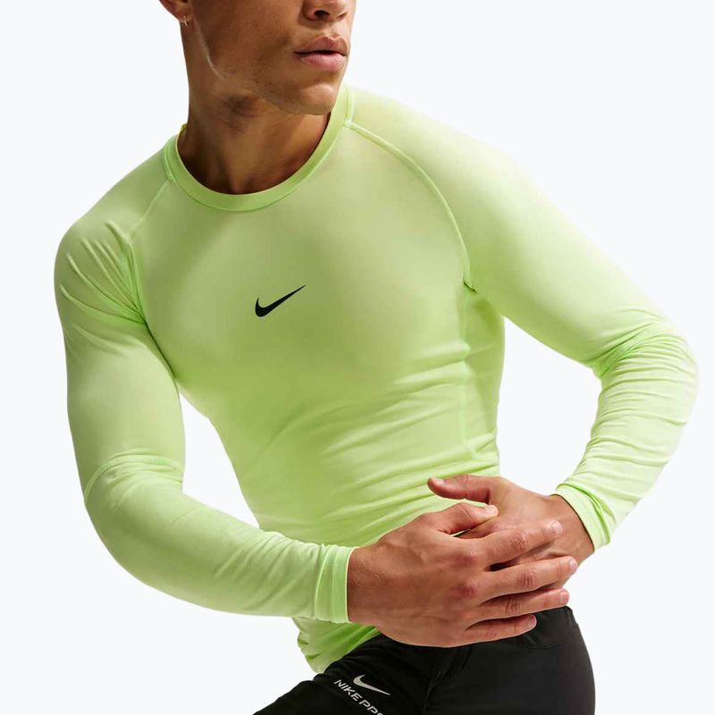 Bluză de antrenament cu mânecă lungă pentru bărbați Nike Pro Dri-Fit Tight Fitness light liquid lime/black 5