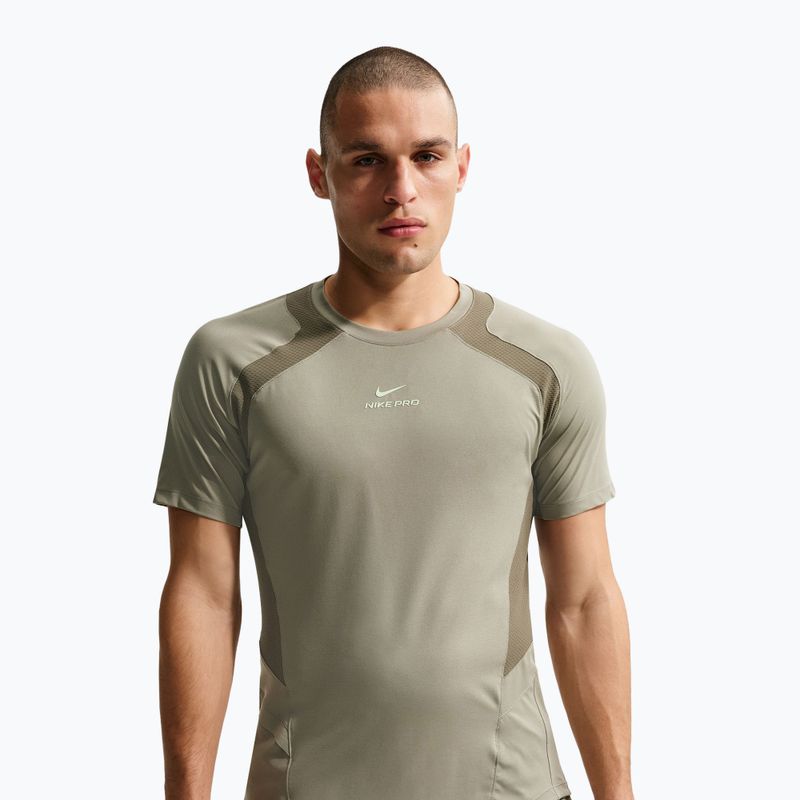 Tricou de antrenament pentru bărbați Nike Pro Training Dri-Fit light army/medium olive/light liquid lime 4