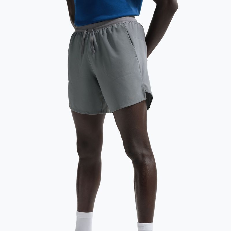 Șorturi de alergare pentru bărbați Nike Stride Dri-Fit Brief-Lined 7" smoke grey