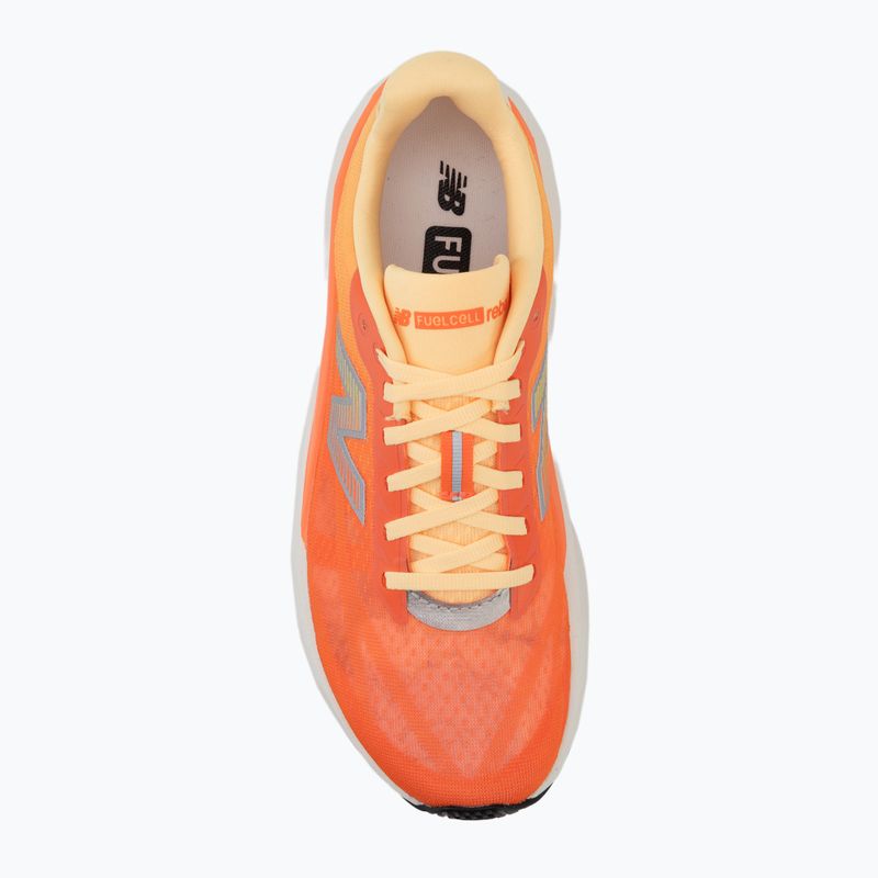 Încălțăminte de alergare pentru femei New Balance FuelCell Rebel V5 tangerine heat/silver metallic 5
