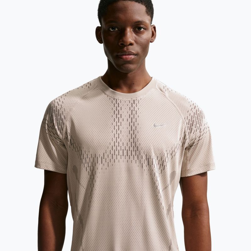 Tricou de alergare pentru bărbați Nike Stride Dri-Fit ADV cream li/mink brown 2