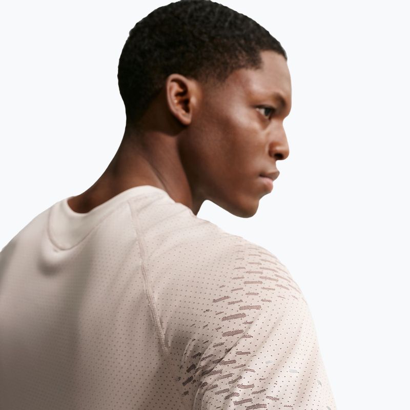 Tricou de alergare pentru bărbați Nike Stride Dri-Fit ADV cream li/mink brown 5