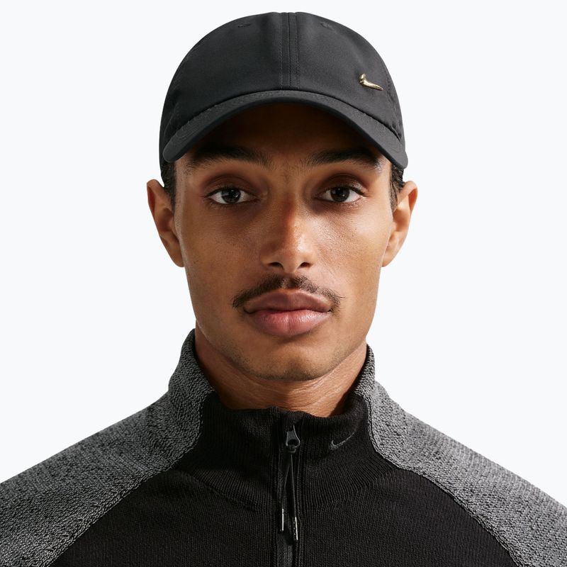 Șapcă Nike Dri-Fit Club Unstructured Metal Swoosh 2026 black/metallic gold 4