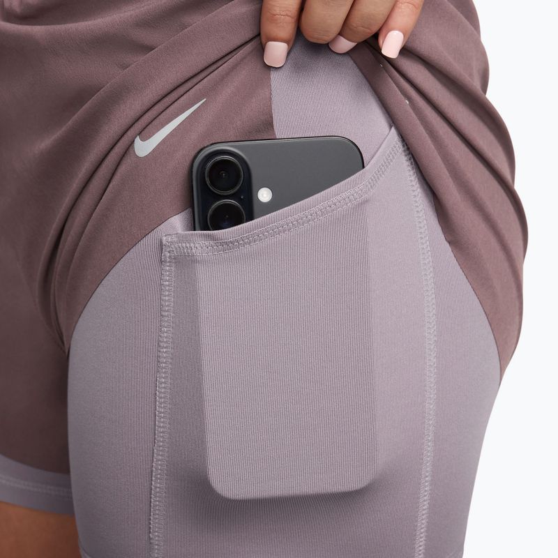 Pantaloni scurți de alergare pentru femei Nike Swift Mid-Rise 2in1 tattoo/light violet ore 8