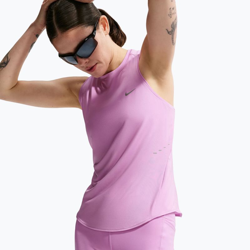 Pantaloni scurți de alergare pentru femei Nike Swift High-Waisted 4" light magenta 7