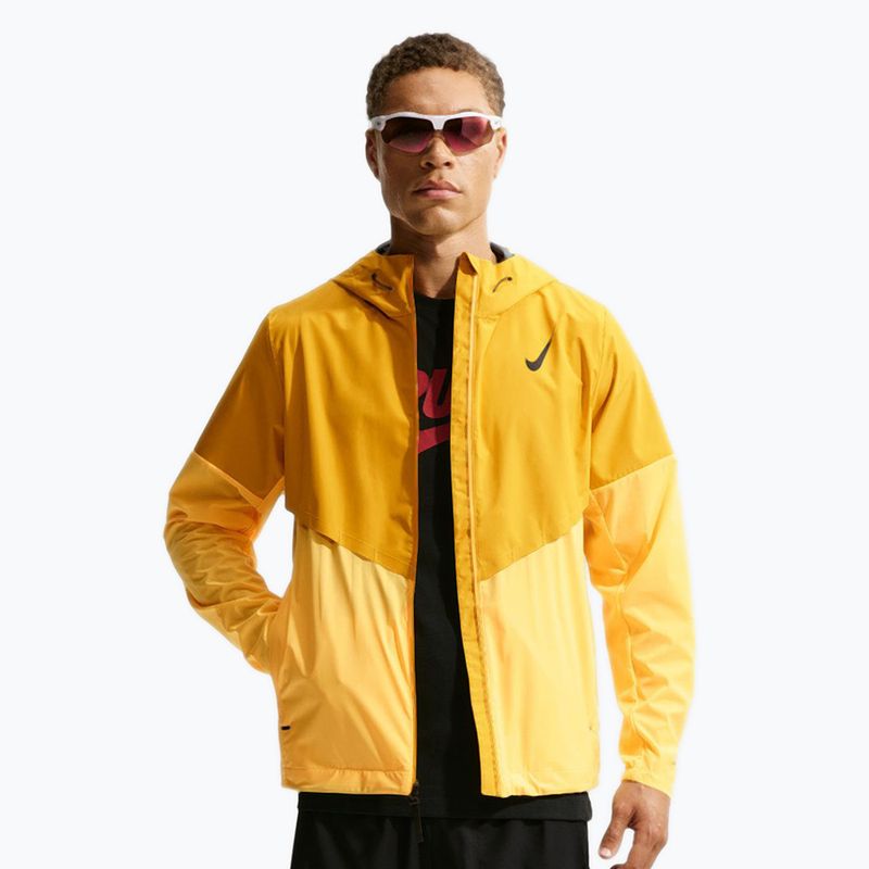 Geacă de alergare pentru bărbați Nike AeroSwift Storm-Fit Aerogami university gold/citron pulse/black