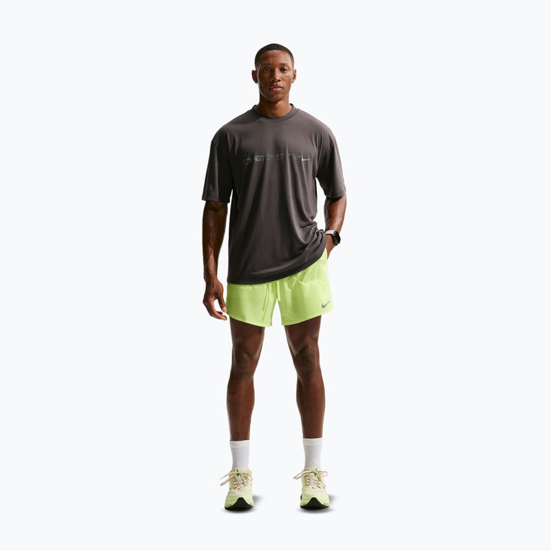 Pantaloni scurți de alergare pentru bărbați Nike Stride Dri-Fit 2in1 7" volt ice 2