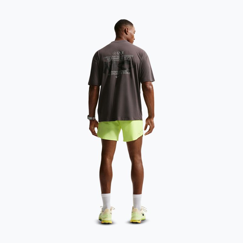 Pantaloni scurți de alergare pentru bărbați Nike Stride Dri-Fit 2in1 7" volt ice 3