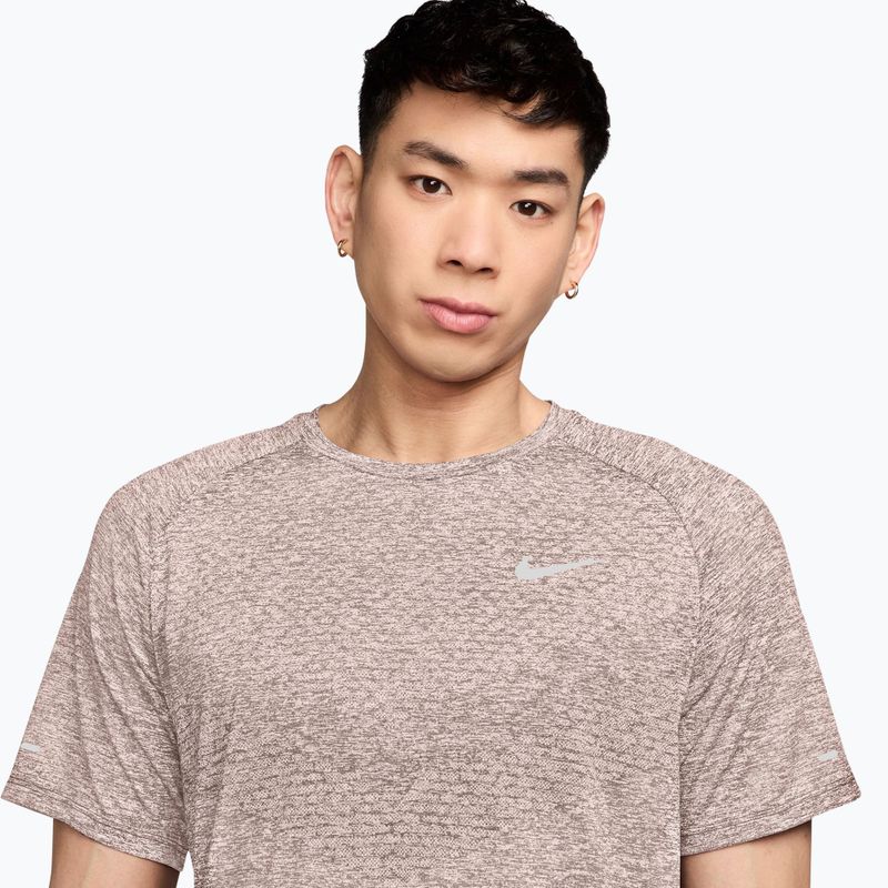 Tricou de alergare pentru bărbați Nike Stride ADV silt red 3
