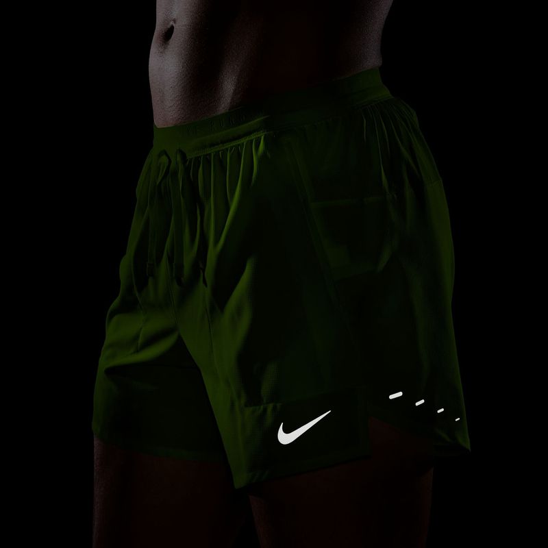 Pantaloni scurți bărbați Nike Stride Dri-Fit cu căptușeală tip slip 5" volt ice 7