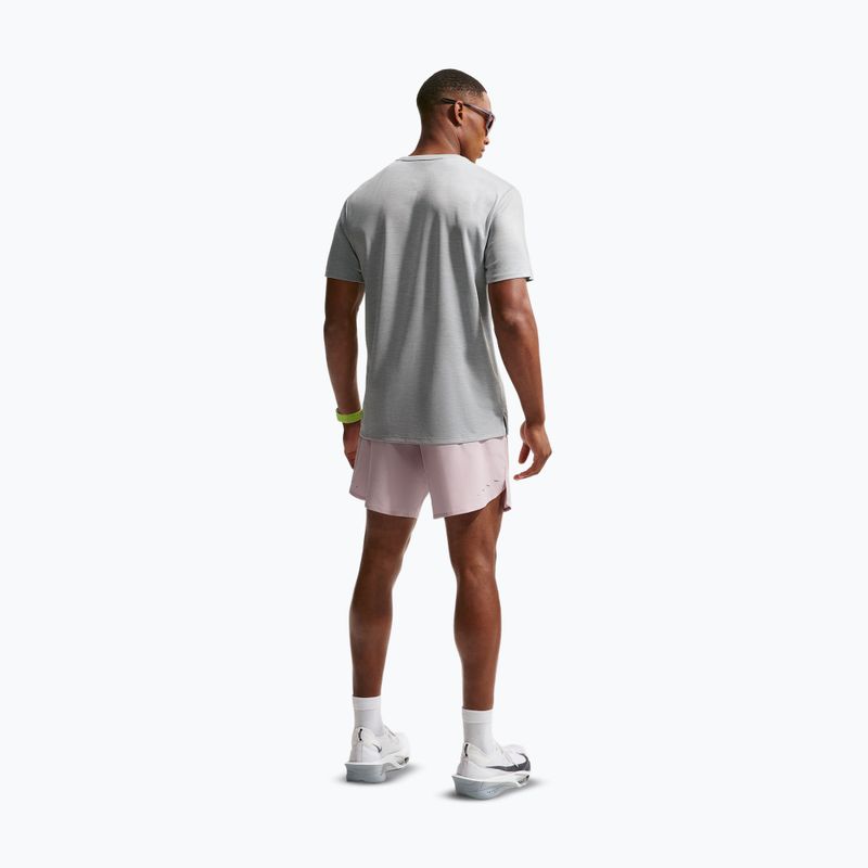 Pantaloni scurți de alergare pentru bărbați Nike Stride Dri-Fit Brief-Lined 7" particle rose 3