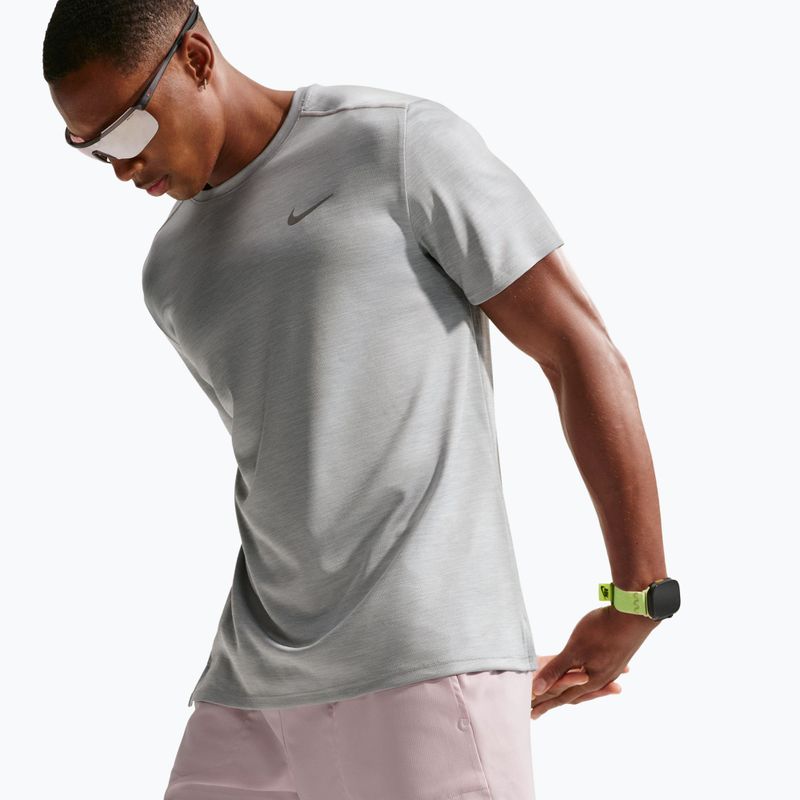 Pantaloni scurți de alergare pentru bărbați Nike Stride Dri-Fit Brief-Lined 7" particle rose 4