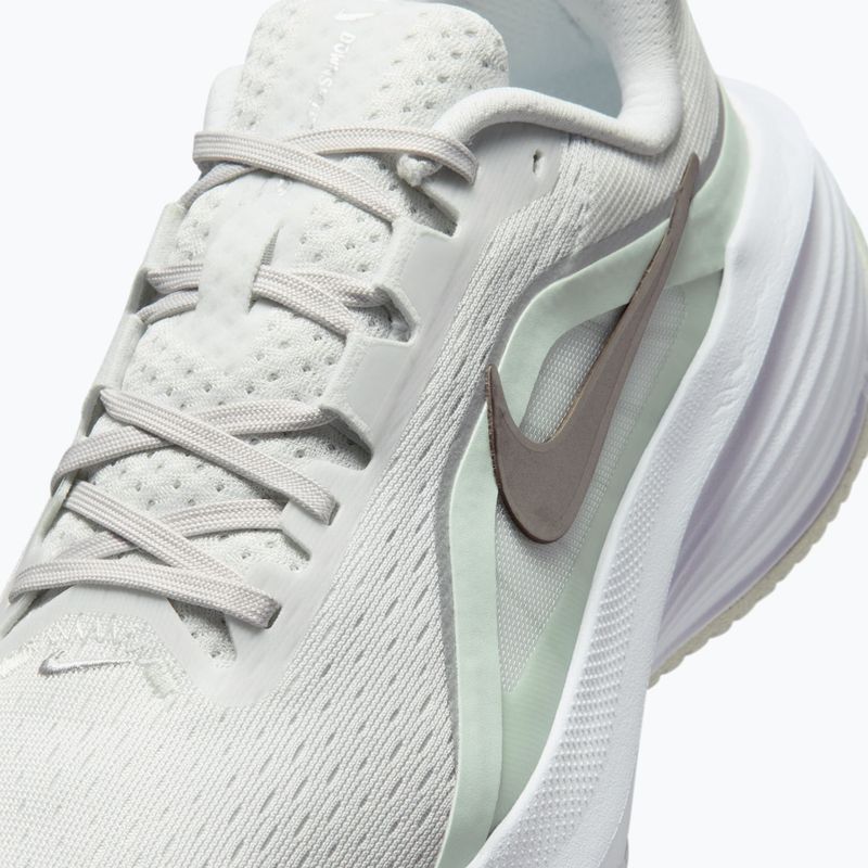Încălțăminte de alergare pentru femei Nike Downshifter 14 off white/barely green/metallic silver 3