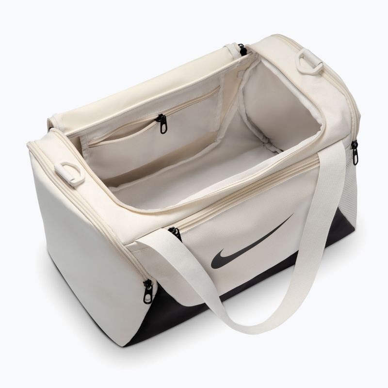 Geantă de antrenament Nike Brasilia Duffel Extra Small 24 l light bone/black/black 4