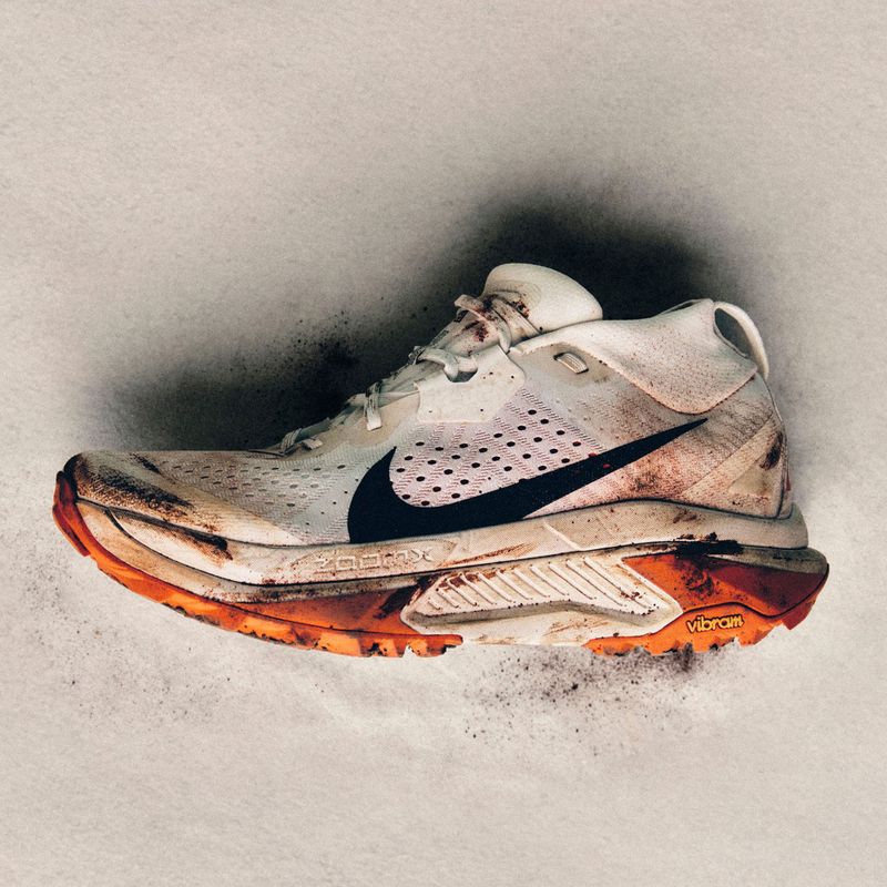 Pantofi de alergare pentru femei Nike ACG Zegama Trail summit white/phantom/safety orange/black 8