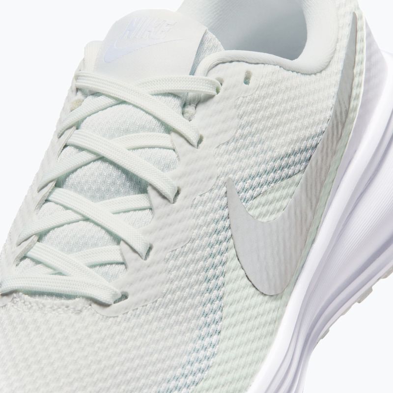Încălțăminte de alergare pentru femei Nike Revolution 8 off white/barely green/metallic silver 4
