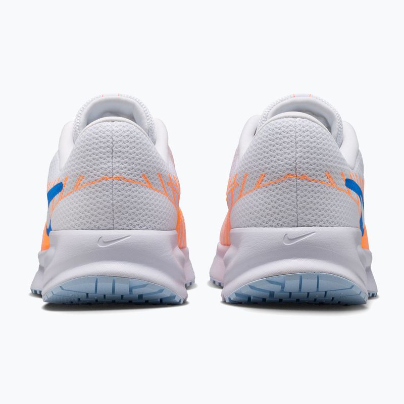 Încălțăminte de alergare pentru bărbați Nike Run Defy white/topaz gold/blue crystal 4