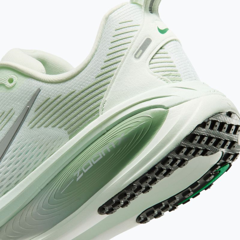 Încălțăminte de alergare pentru femei Nike Vomero 18 barely green/steam/metallic silver 4
