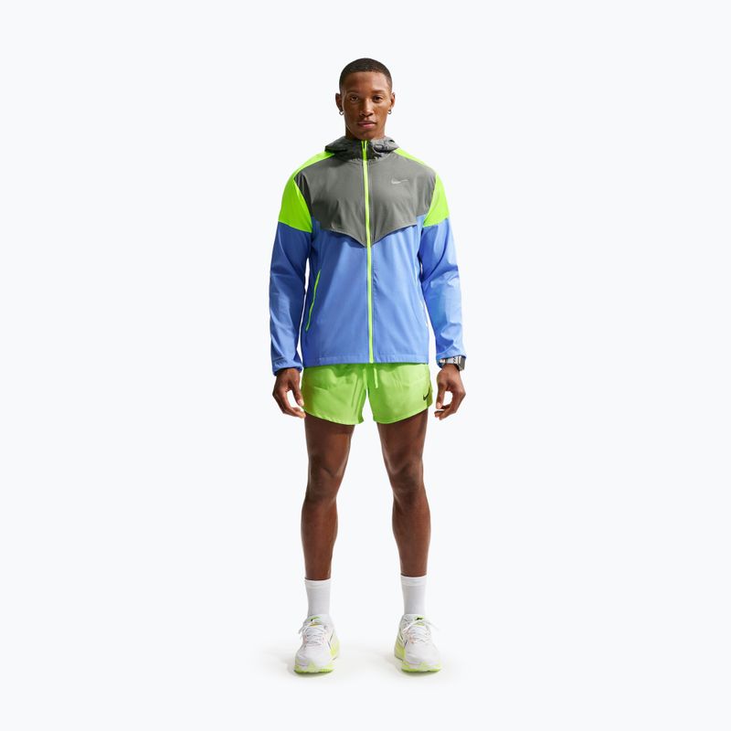Geacă de alergare pentru bărbați Nike Impossibly Light Windrunner royal pulse/smoke grey/volt ice 2