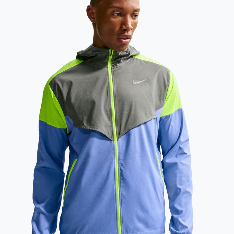 Geacă de alergare pentru bărbați Nike Impossibly Light Windrunner royal pulse/smoke grey/volt ice 4