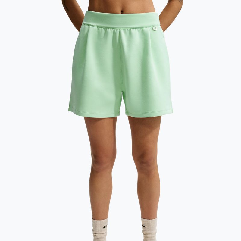 Pantaloni scurți de antrenament pentru femei Nike 24.7 ImpossiblySoft cucumber calm/illusion green