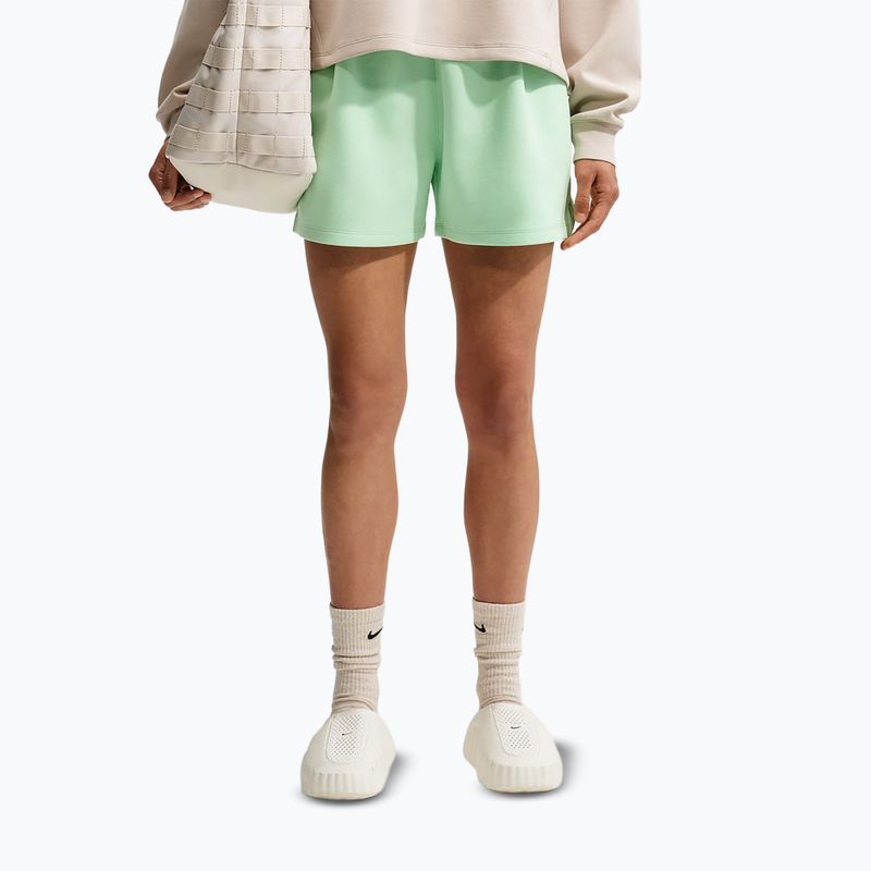 Pantaloni scurți de antrenament pentru femei Nike 24.7 ImpossiblySoft cucumber calm/illusion green 7