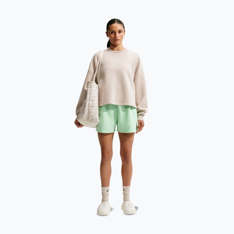 Pantaloni scurți de antrenament pentru femei Nike 24.7 ImpossiblySoft cucumber calm/illusion green 2