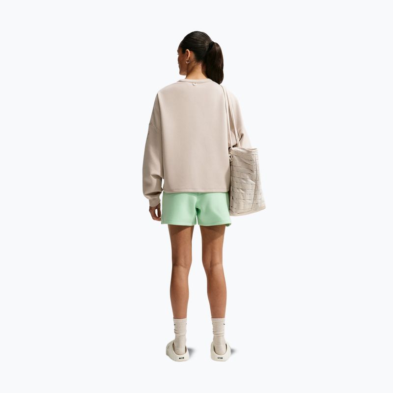 Pantaloni scurți de antrenament pentru femei Nike 24.7 ImpossiblySoft cucumber calm/illusion green 3