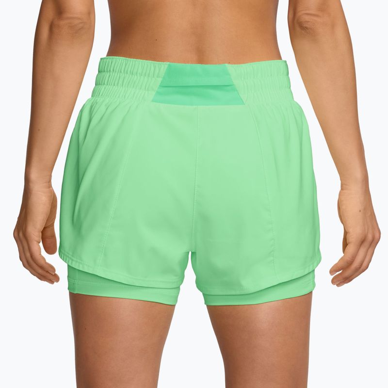 Pantaloni scurți de antrenament pentru femei Nike One cucumber calm/white 2