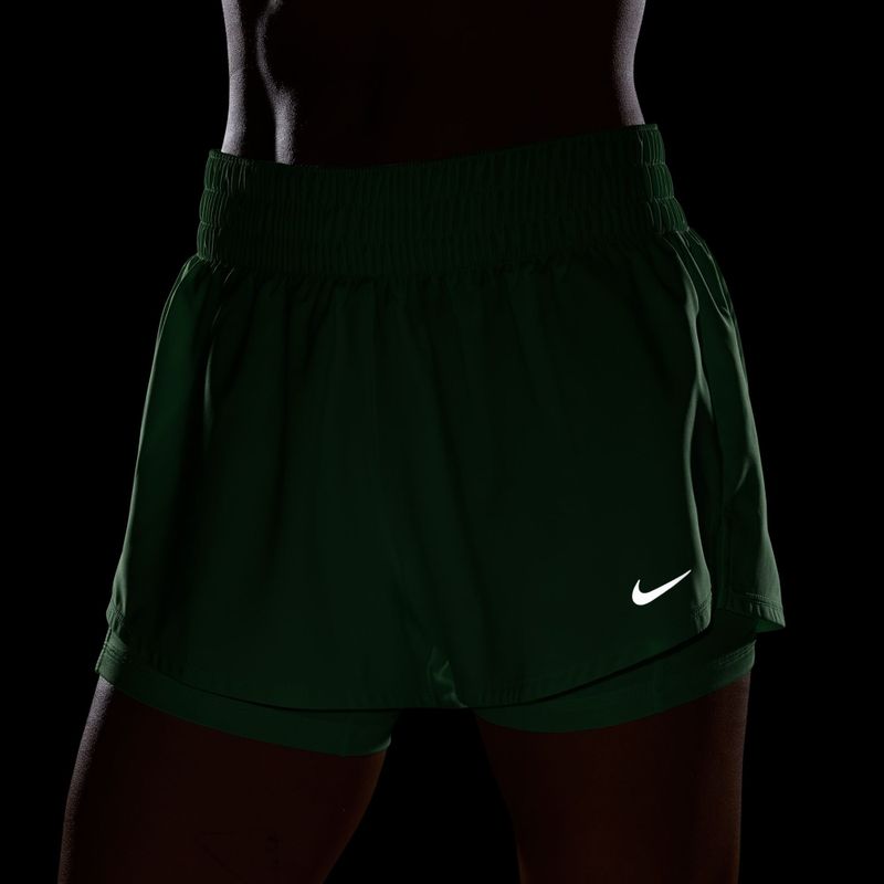 Pantaloni scurți de antrenament pentru femei Nike One cucumber calm/white 5